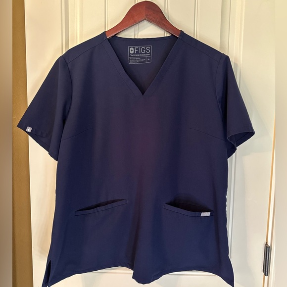 FIGS Scrub Top - Casma, Three-Pocket - Technical Collection - Picture 1 of 5